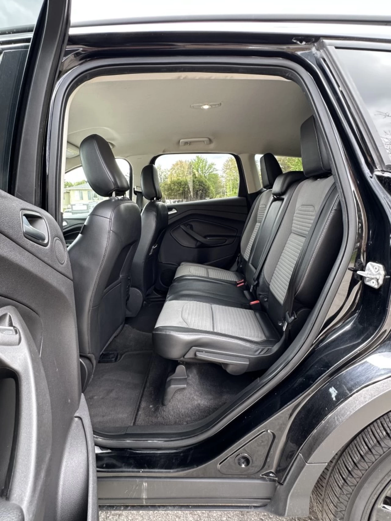 2017 FORD ESCAPE TITANIUM 4WD + 2.0L ECOBOOST + 172524 KM + TOUTE NOIR  Image principale