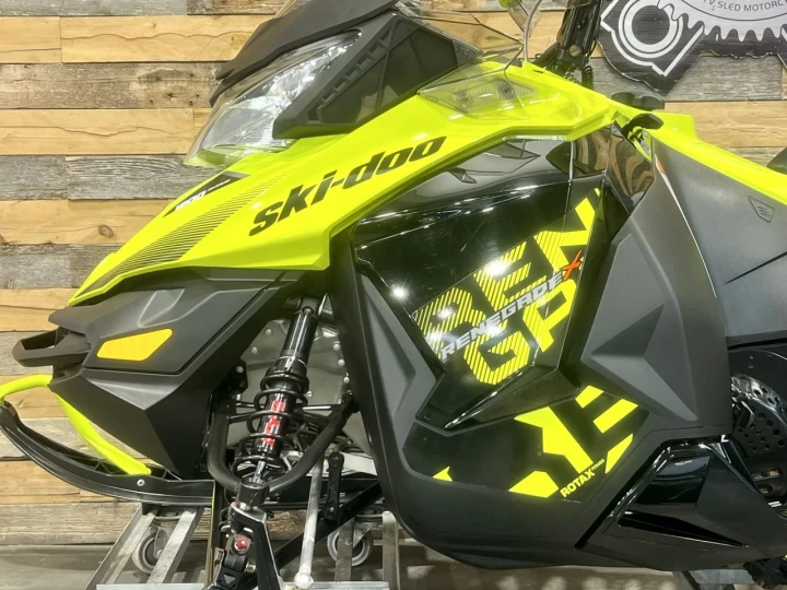 2018 BRP SKI-DOO RENEGADE X 1200 EFI 4-TEC 137'' ITC + 19763 KM + COULEUR RARE & CONDITION A1 