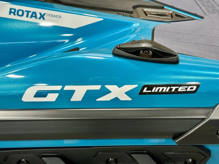 2025 BRP SEA-DOO GTX LIMITED 325 HP + IBR + VTS + IDF + AUDIO + ECRAN 10'' + 3 PASSAGGERS + SEULEMENT 4 HR + COULEUR RARE & A1 