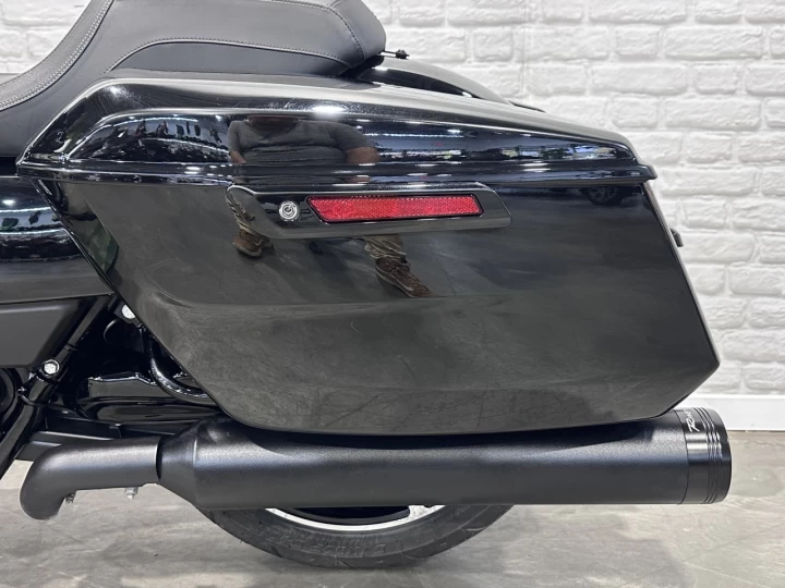 2024 HARLEY DAVIDSON FLHX STREET GLIDE 117 p.c = 1923 cc EFI + ECRAN 12'' GPS + BAS KM 5543 KM + COULEUR RARE & A1 