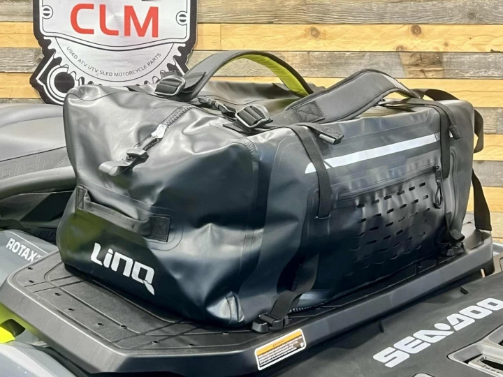 2025 BRP SEA-DOO EXPLORER PRO 230 H.P + IBR + VYS + AUDIO PREMIUM + GPS + SAC LINQ + PARE-BRISE + TOILE + SEULEMENT 3 HR 