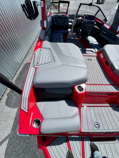 2022 SUPER AIR NAUTIQUE G23 + TOUTES OPTIONS $$$ + REMORQUE DLX + SEULEMENT 105 HR 