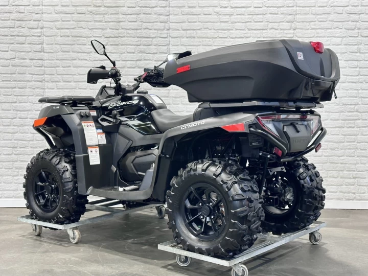 2025 CF MOTO C-FORCE 600 EFI TOURING + EPS + 4WD + SEULEMENT 136 KM + GARANTIE 2030 + RARE & IMPECCABLE A1 