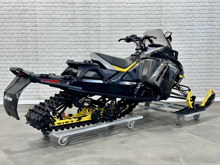2024 BRP SKI-DOO RENEDAGE ADRENALINE AVEC ENSEMBLE ENDURO 9AA cc ACE EFI 137'' + SEULEMENT 2951 KM + ECRAN 10'' + REV GEN5 + RARE & A1 