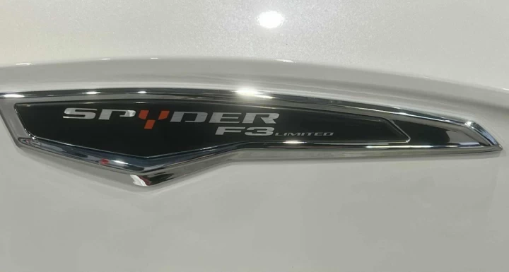 2016 BRP CAN-AM SPYDER F3 LIMITED SE-6 (SEMI-AUTOMATIQUE) + ROTAX 1330 cc EFI + SEULEMENT 34305 KM + ENSEMBLE CHROME 