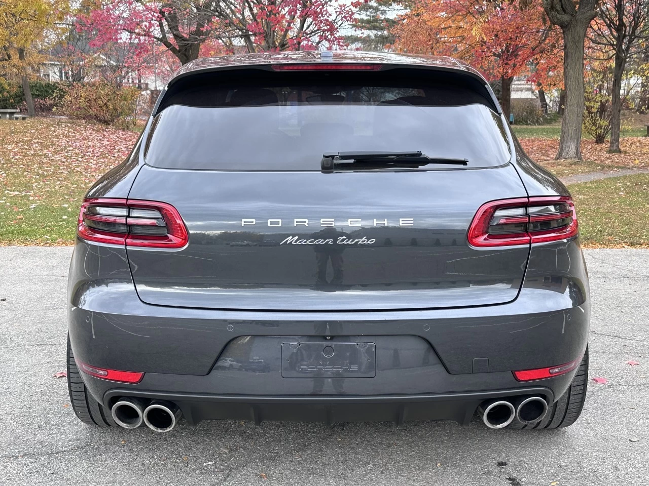 2017 PORSCHE MACAN TURBO + 440 HP AVEC ENS.PERFORMANCE PORSCHE + 4WD + MAGS 21'' + TOUTE ÉQUIPÉE  Image principale