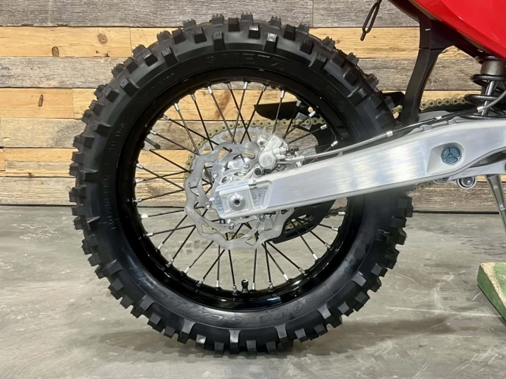 2025 STARK FUTURE VARG EX 60 HP @ 80 HP + LÉGALE SUR LA ROUTE + NEUF 0 KM + GARANTIE 2 ANS 