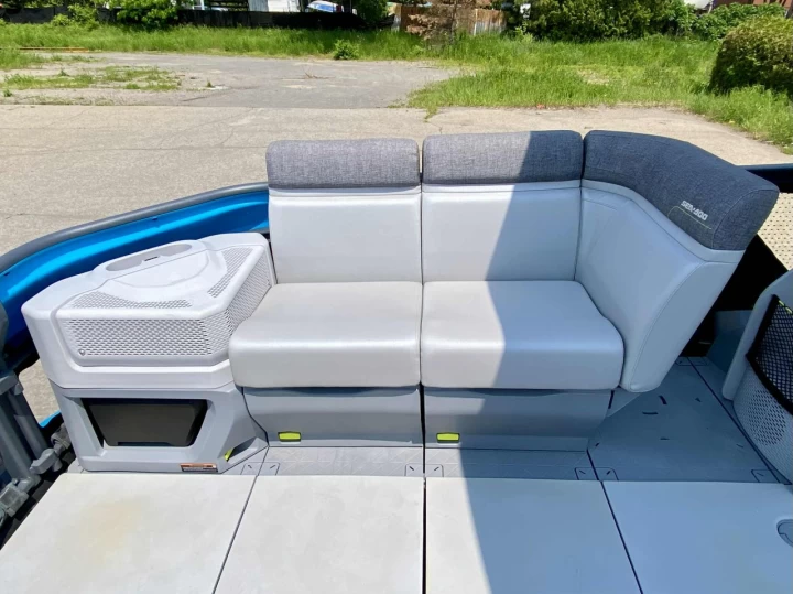 2022 BRP SEA-DOO SWITCH CRUISE 18' + ROTAX 230 HP + IBR + VTS + IDF + GPS + JL AUDIO PREMIUM + TOIT BIMINI + REMORQUE + 43 HR + A1 