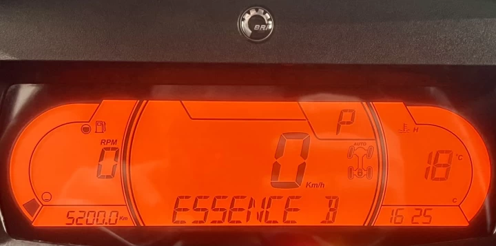 2025 BRP CAN-AM DEFENDER MAX CREW HD-10 LIMITED + 4X4 + DPS + HVAC + AUDIO + 5200 KM + GARANTIE + RARE & A1 