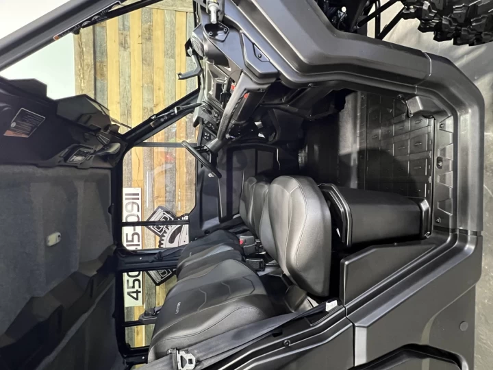 2025 BRP CAN-AM DEFENDER MAX CREW HD-10 LIMITED + 4WD + DPS + 650 KM SEULEMENT + 6 PASSAGERS + TOUTE ÉQUIPÉE+ RARE & A1 