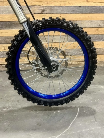 2021 YAMAHA YZ 450F + SEULEMENT 30 HR + FULL EXHAUST FMF RACING + MX-MOTOCROSS-ENDURO + RARE & CONDITION A1 