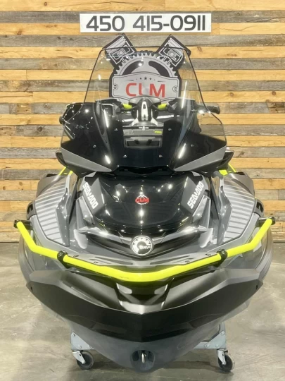 2025 BRP SEA-DOO EXPLORER PRO 230 H.P + IBR + VYS + AUDIO PREMIUM + GPS + SAC LINQ + PARE-BRISE + TOILE + SEULEMENT 3 HR 