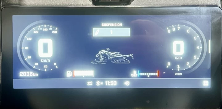 2025 BRP SKI-DOO RENEGADE ENDURO 900 ACE TURBO 130 H.P I.T.C 137'' + REV GEN5 + ECRAN COULEUR 10'' + GPS + AIR RIDE + SEULEMENT 2836 KM 