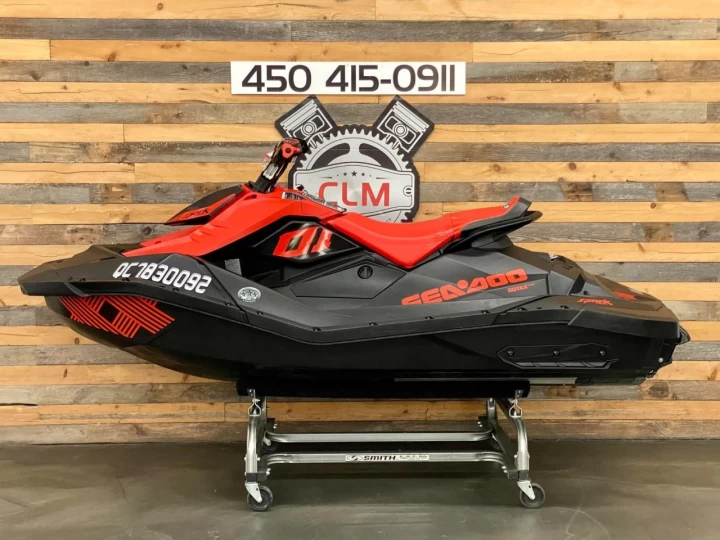2021 BRP SEA-DOO SPARK TRIXX 2UP + IBR + VTS + SEULEMENT 33 HR + RARE & A1 