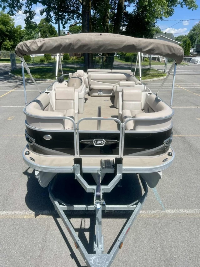 PRINCECRAFT VECTRA 21 CLASSIC EDITION + MERCURY 115 H.P + ENSEMBLE SPORT 3 QUILLES + TOIT BIMINI + TOIT CAMPEUR + TOILE + REMORQUE  2014