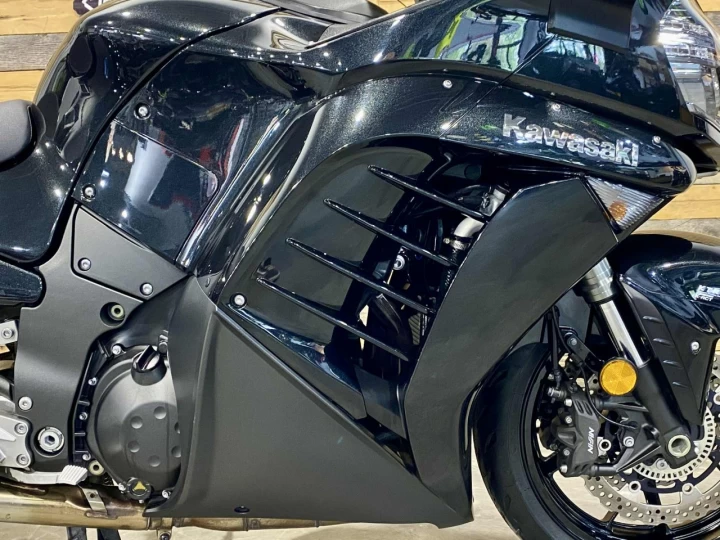 2015 KAWASAKI CONCOURS 14 ABS + SEULEMENT 32865 KM + SACCOCHE + PARE-BRISE GIVI 