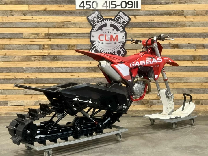 2024 GASGAS MC 450F EFI+ SEULEMENT 50 HR + KIT GRAPHIQUE CUSTON NEUF + RARE $ CONDITION A1 