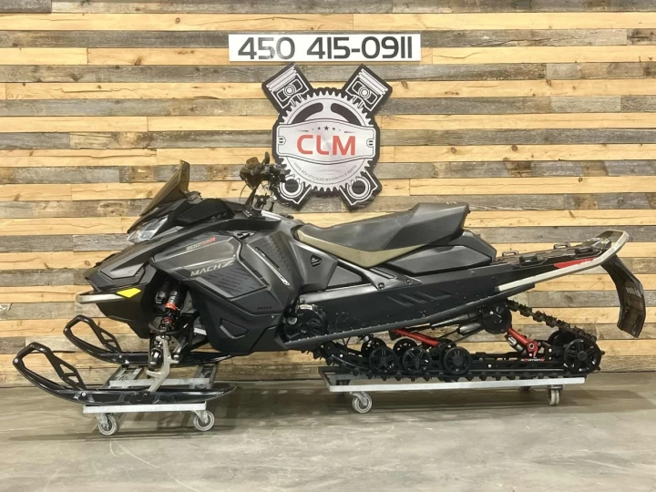2022 BRP SKI-DOO MACH-Z 900 TURBO ''R'' 180 HP 137'' + SUSPENSION ELECTRONIQUE SMART-SHOX + 10943 KM 