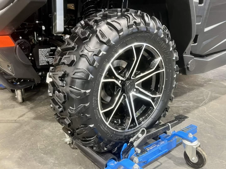 2023 CF MOTO U-FORCE 800 LX EFI + 4X4 + EPS + SEULEMENT 1296 KM + GARANTIE MAI 2028 + CONDITION A1 