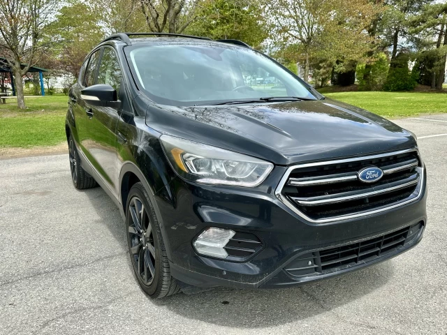 FORD ESCAPE TITANIUM 4WD + 2.0L ECOBOOST + 172524 KM + TOUTE NOIR  2017
