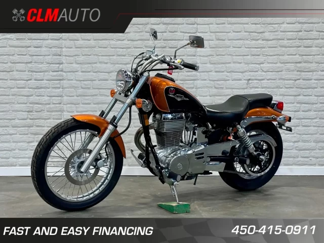 SUZUKI BOULEVARD S40 650 cc + SEULEMENT 22408 KM + RARE & A1  2013