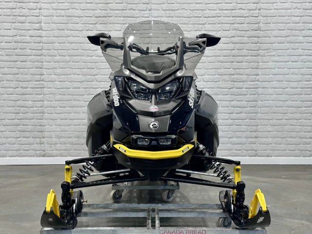 BRP SKI-DOO RENEDAGE ADRENALINE AVEC ENSEMBLE ENDURO 9AA cc ACE EFI 137'' + SEULEMENT 2951 KM + ECRAN 10'' + REV GEN5 + RARE & A1  2024