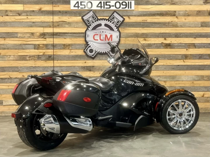2015 BRP CAN-AM SPYDER ST LIMITED SE-5 (SEMI-AUTOMATIQUE) + BAS KM 26699 KM + GPS + RADIO + SACCOCHE + COULEUR RARE & A1 