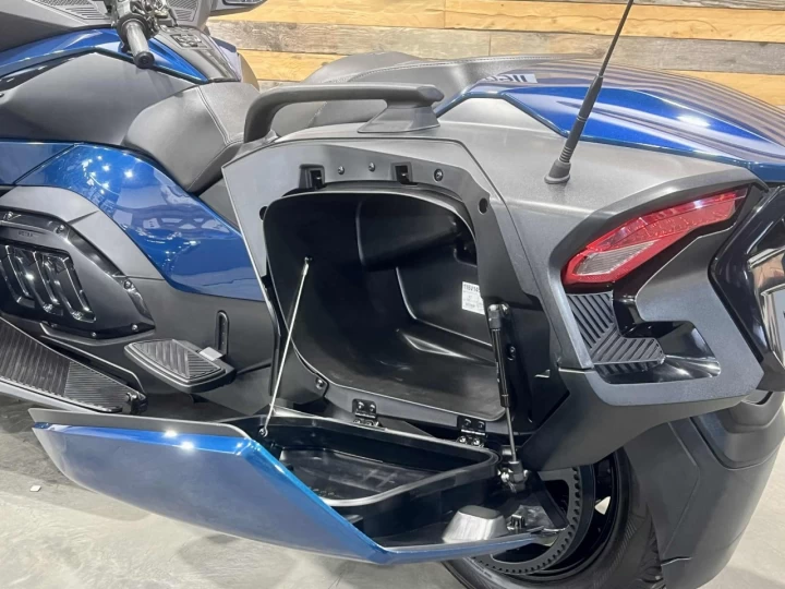 2022 BRP CAN-AM SPYDER RT SE-6 (SEMI-AUTOMATIQUE) AVEC 55901 KM + MODELE & COULEUR RARE + CONDITION A1 