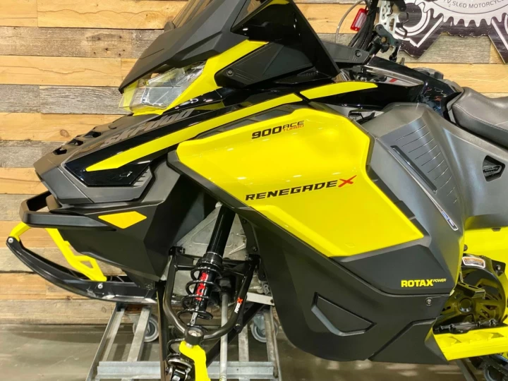 2021 BRP SKI-DOO RENEGADE X 900 ACE EFI TURBO ITC 137'' + REV GEN4 + RAS X + SEULEMENT 7937 KM + RARE & A1 