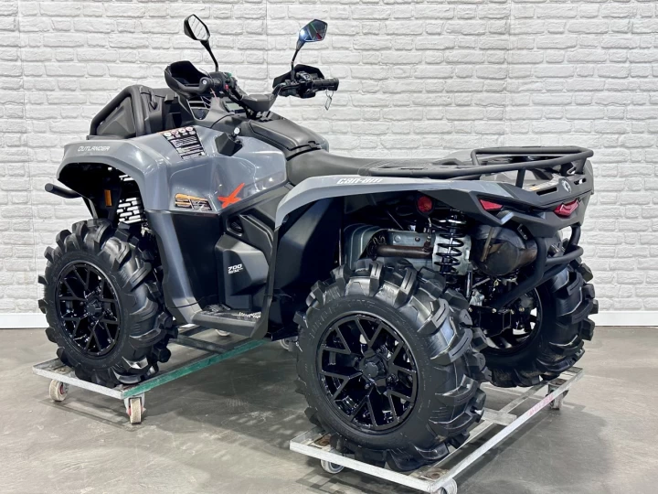 2026 BRP CAN-AM OUTLANDER X-MR 700 EFI + 4WD + DPS + SEULEMENT 815 KM + GARANTIE B.E.S.T 2030 + RARE & A1 