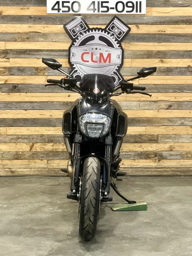 DUCATI DIAVEL 1198 EFI + EDITION DARK + 42259  KM + PNEU 240 mm ARRIERE NEUF 0 KM + RARE & CONDITION A1  2017