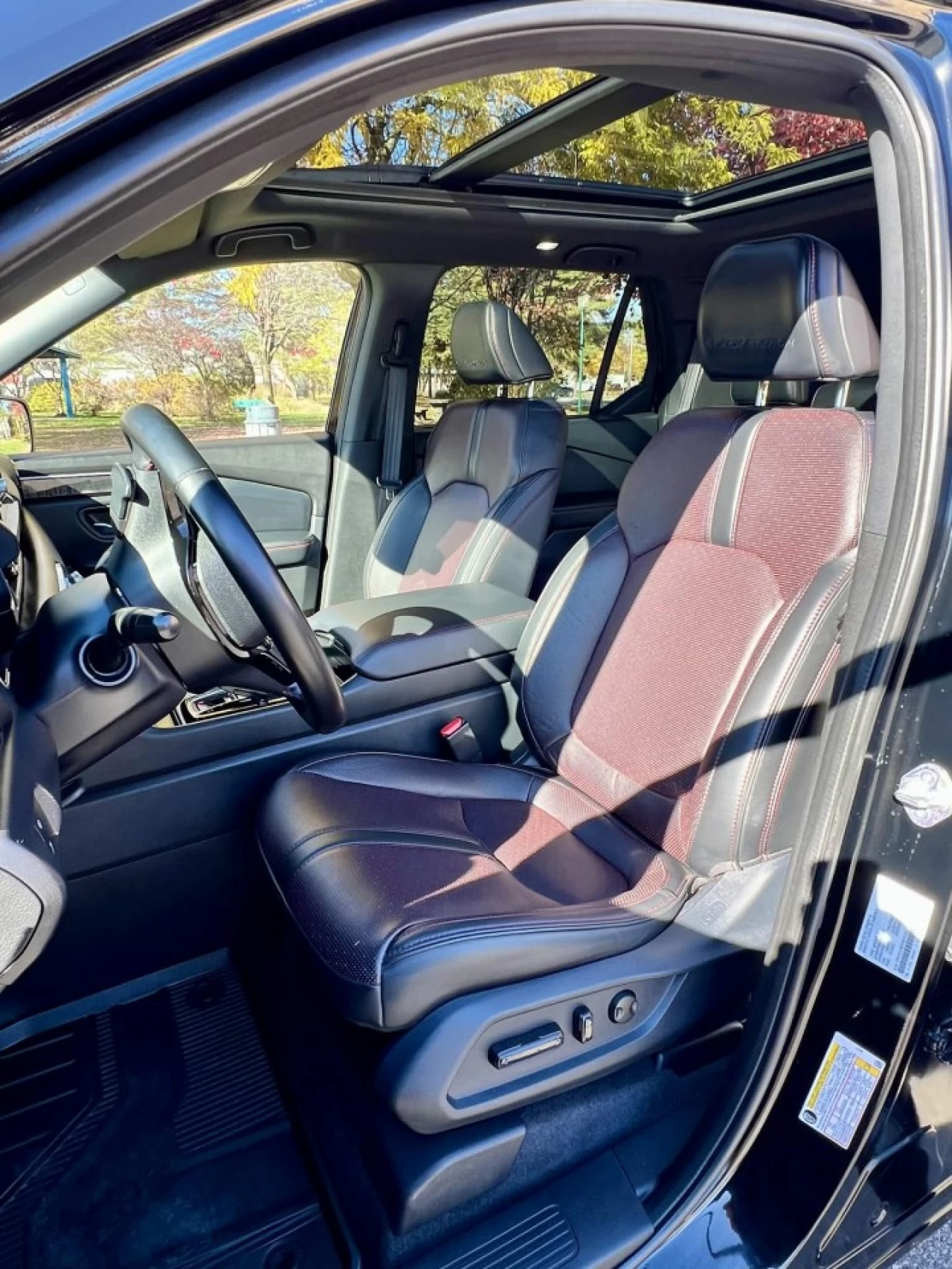 2023 HONDA PILOT BLACK EDITION AWD + V6 3.5L + SEULEMENT 34856 KM + GARANTIE  Main Image