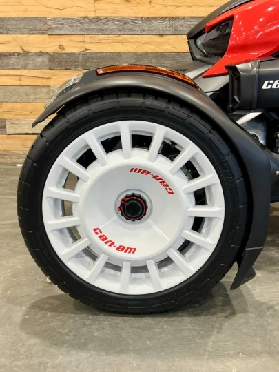 2022 BRP CAN-AM RYKER RALLY 900 + BANC PASSAGER & DOSSIER + PARE-BRISE + AKRAPOVIC + 4385 KM 