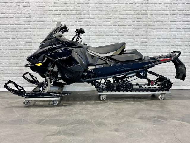 BRP SKI-DOO RENEGADE ADRENALINE AVEC ENSEMBLE ENDURO 900 ACE EFI I.T.C 137'' AIR RIDE + ECRAN 10'' + GPS + 4183 KM + REV GEN5 + RARE & A1  2026