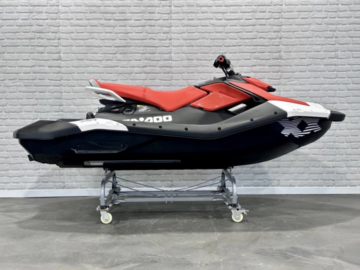 2024 BRP SEA-DOO SPARK TRIXX 3UP + IBR + VTS + SEULEMENT 31 HR + RARE & A1 