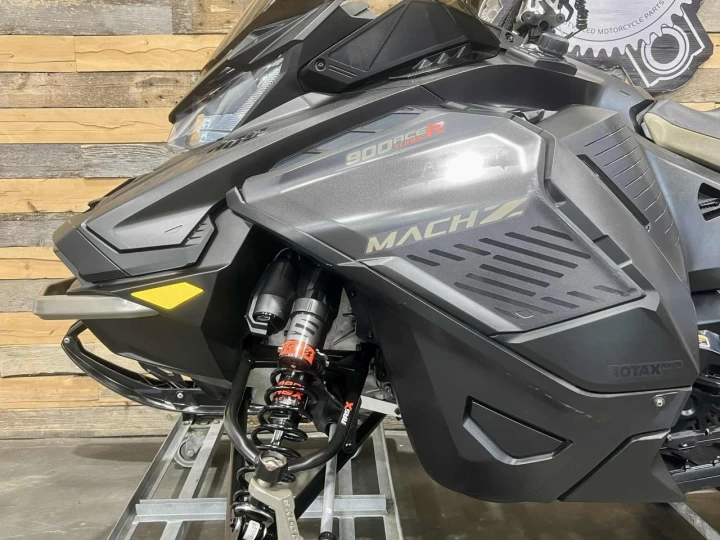 2022 BRP SKI-DOO MACH-Z 900 TURBO ''R'' 180 HP 137'' + SUSPENSION ELECTRONIQUE SMART-SHOX + 10943 KM 