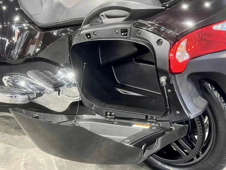 2013 BRP CAN-AM SPYDER RT LIMITED SE-5 (semi-automatique) 61598 KM + RADIO + GPS + SUSPENSION A AIR + ENSEMBLE CHROME 