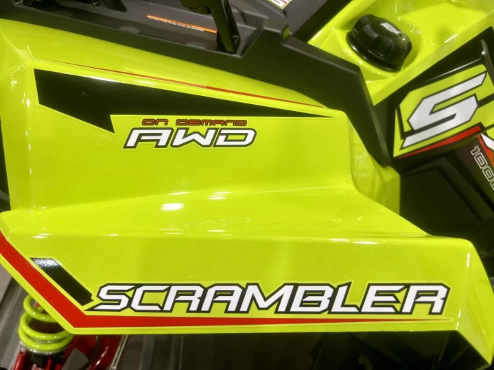 2024 POLARIS SCRAMBLER XP 1000 VERSION ''S'' + 4X4 + EPS + SEULEMENT 338 KM + GARANTIE OCT 2028 + RARE & IMPECCABLE A1 