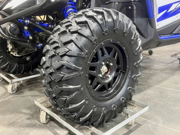 2017 YAMAHA YXZ 1000R EFI SS-SPORT SHIFT + EPS + 4X4 + FOX PODIUM X2 + SEULEMENT 4044 KM 