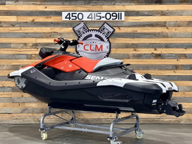 BRP SEA-DOO SPARK TRIXX + IBR + VTS + PREMIUM AUDIO + MODE TRIXX + 12 HR SEULEMENT + COULEURES RARE & A1  2024