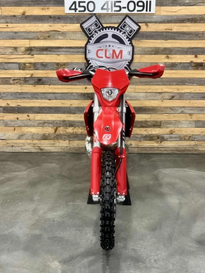 2023 GASGAS EC 300 EFI + 2 TEMPS A INJECTION D'HUILE + DEMARREUR ELECTRIQUE + SEULEMENT 20 HR + RARE & A1 
