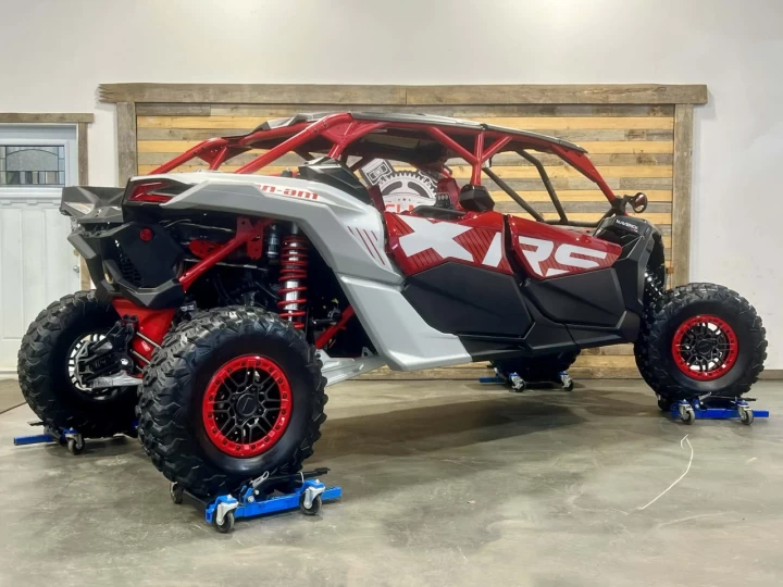 2025 BRP CAN-AM MAVERICK MAX X3 X-RS TURBO ''RR'' 200 H.P + D.P.S + 4X4 + 72'' +4 PASSAGERS + SEULEMENT 1403 KM + RARE & CONDITION A1 