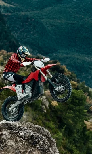 2025 STARK FUTURE VARG EX 60 H.P @ 80 H.P + LÉGALE SUR LA ROUTE + 0KM NEUVE + 2 ANS DE GARANTIE 