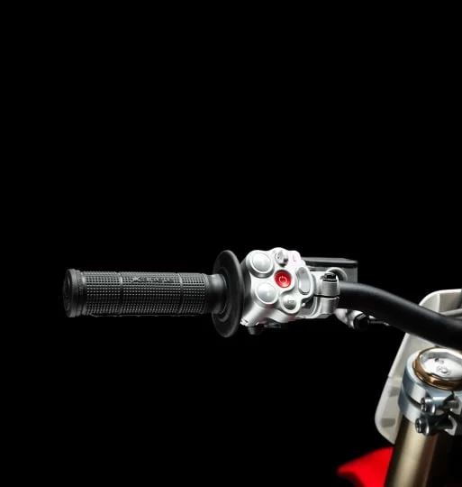 2026 STARK FUTURE VARG SM - SUPERMOTO 100% VE - ELECTRIQUE LEGALE SUR LA ROUTE+ 60 H.P @ 80 H.P + GARANTIE 2 ANS 