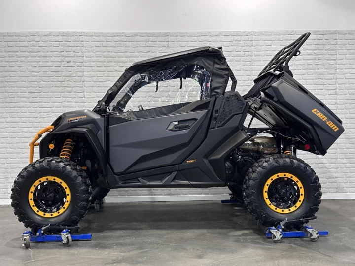 2025 BRP CAN-AM COMMANDER XT-P 1000R EFI + 4WD + DPS + FOX + CABINE + SEULEMENT 1049 KM + RARE & IMPECCABLE A1 