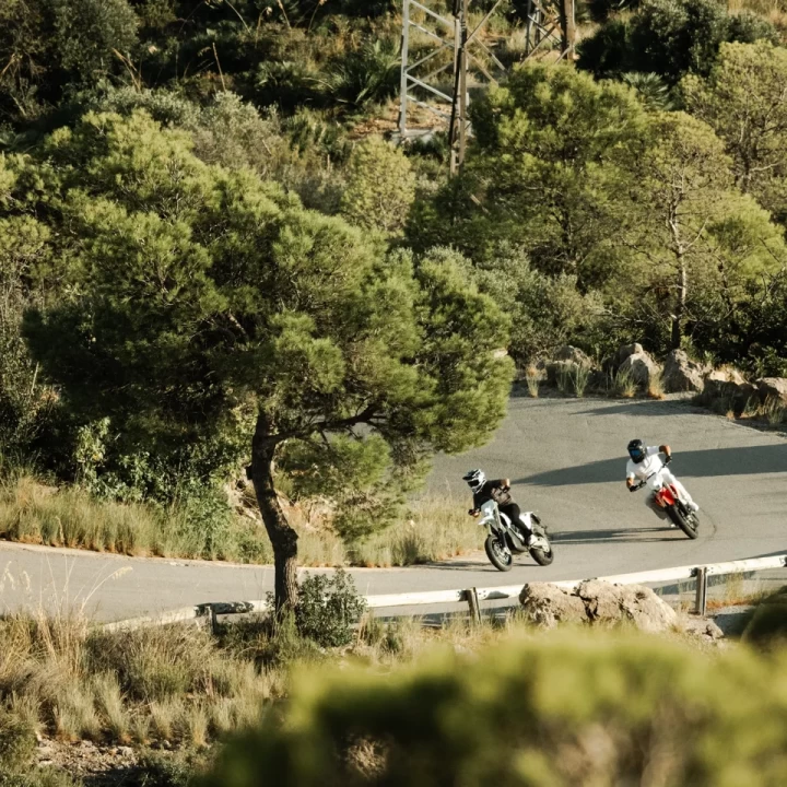 2026 STARK FUTURE VARG SM - SUPERMOTARD + LEGALE SUR LA ROUTE + 60 HP @ 80 HP + 2 ANS DE GARANTIE + QUANTITÉ LIMITÉE 