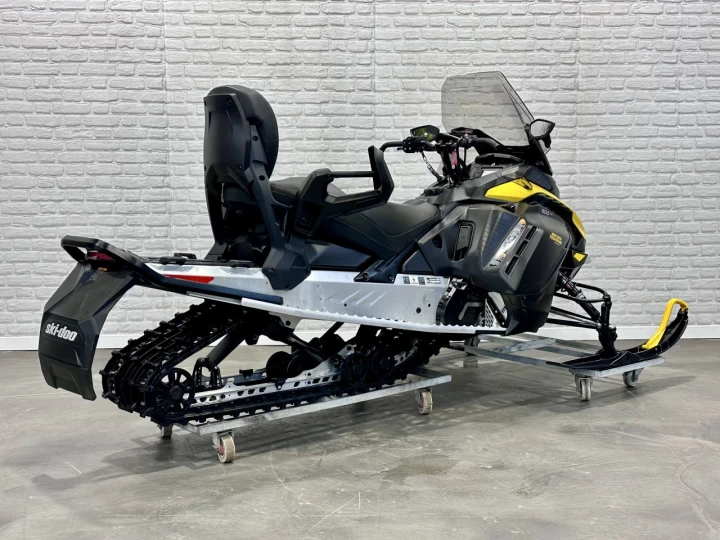2026 BRP SKI-DOO GRAND TOURING SPORT 600 ACE EFI 137'' + SEULEMENT 1 KM + BANC PASSAGER + REV GEN5 + RARE & A1 