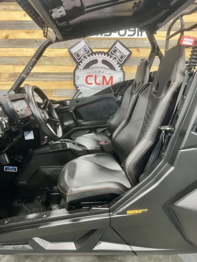 2025 BRP CAN-AM COMMANDER XT-P 1000R EFI + 4WD + DPS + FOX + SEULEMENT 1049 KM + RARE & IMPECCABLE A1 