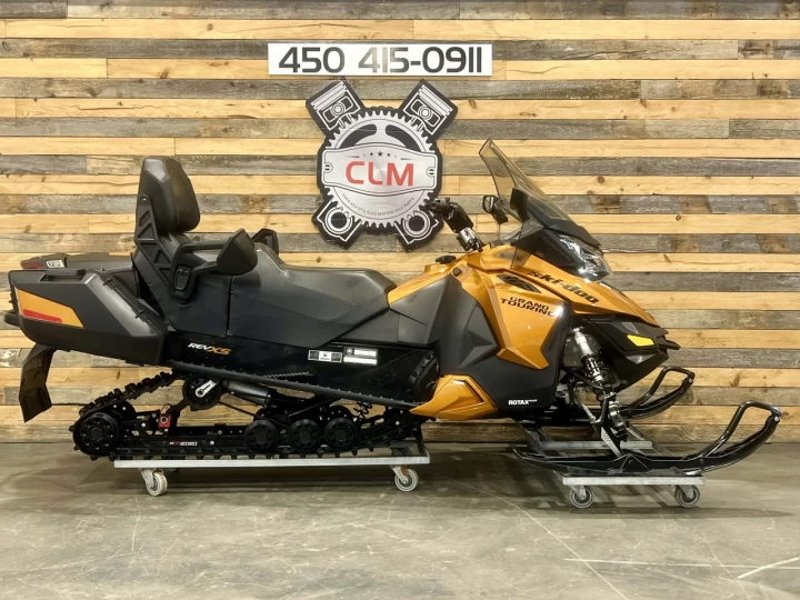 2018 BRP SKI-DOO GRAND TOURING S.E 1200 EFI 4-TEC 137'' + SUSPENSION A AIR + SEULEMENT 6935 KM + RARE & A1 