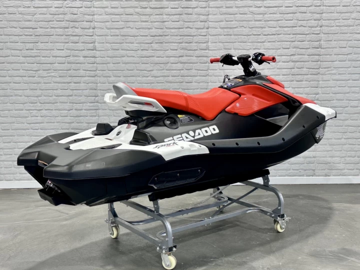 2024 BRP SEA-DOO SPARK TRIXX 3UP + IBR + VTS + SEULEMENT 31 HR + RARE & A1 